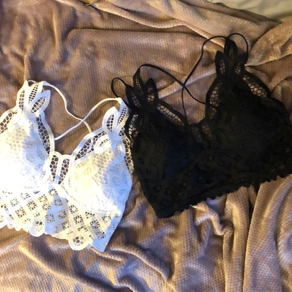 Black & white lace bralettes✨